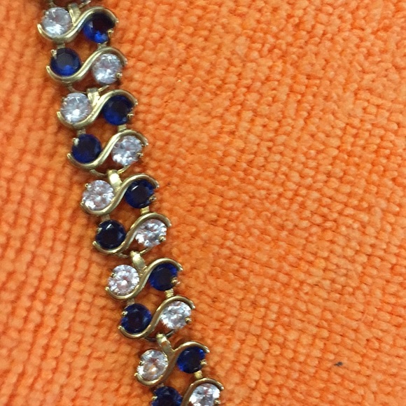 A bracelet - Picture 2 of 3